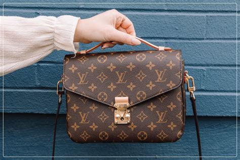 how to spot a fake white louis vuitton bag|how to tell if a louis vuitton bag is real.